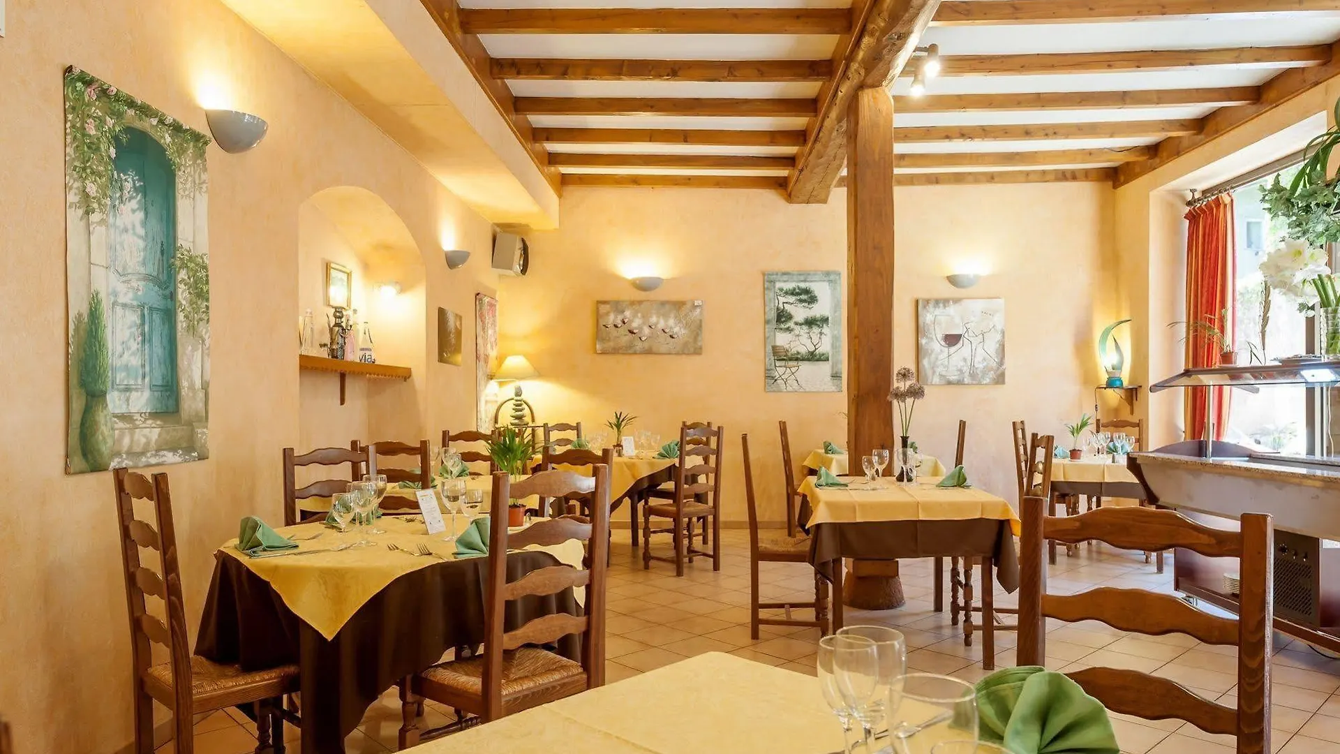 ** Hotel Hôtel Restaurant Le Saint Clément Francia